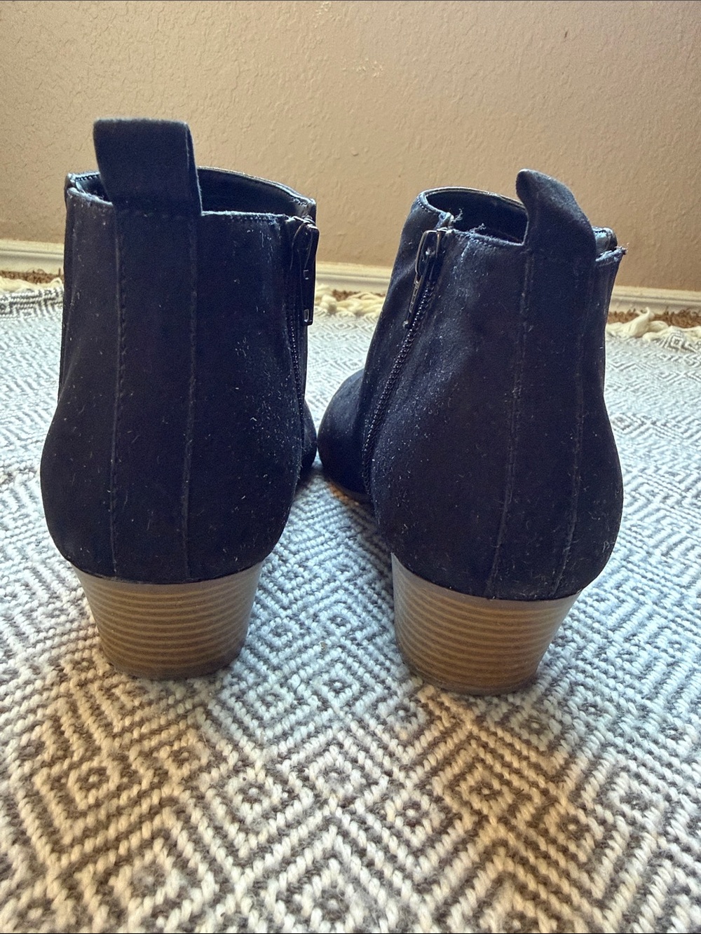 Old Navy Black Pointed Toe Ankle Booties - Picture 5 of 13